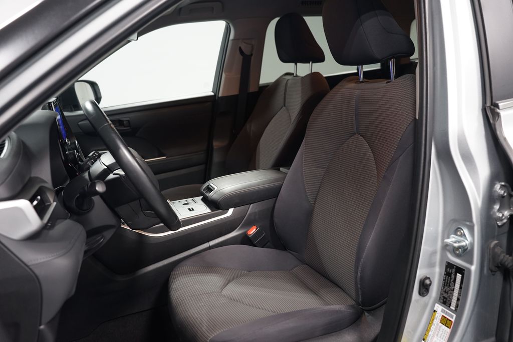 Thumbnail: 2023 Toyota Highlander - 7