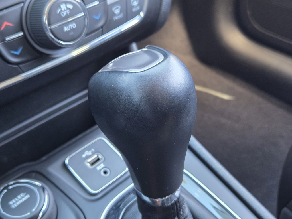 used 2023 Jeep Cherokee car, priced at $21,392