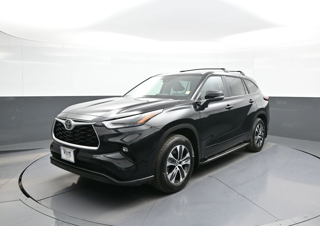 Midnight Black Metallic 2026 Toyota Highlander XLE AWD SUV / Crossover All-Wheel Drive 8-Speed Automatic