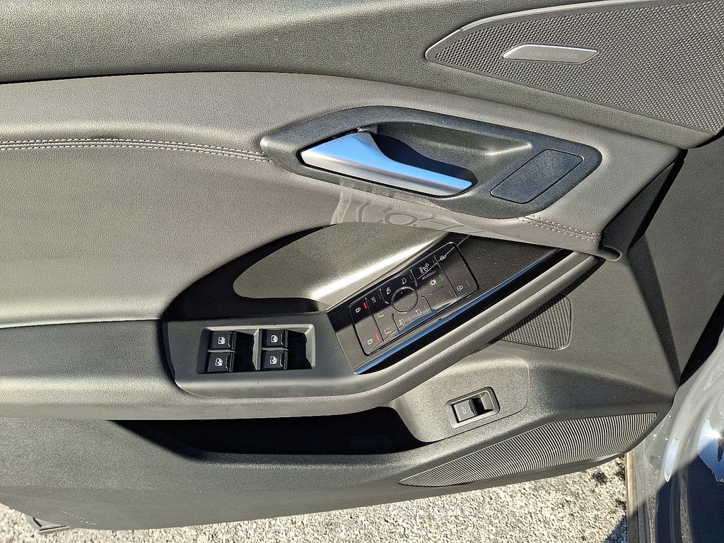 Thumbnail: 2025 Audi Q6 e-tron - 12