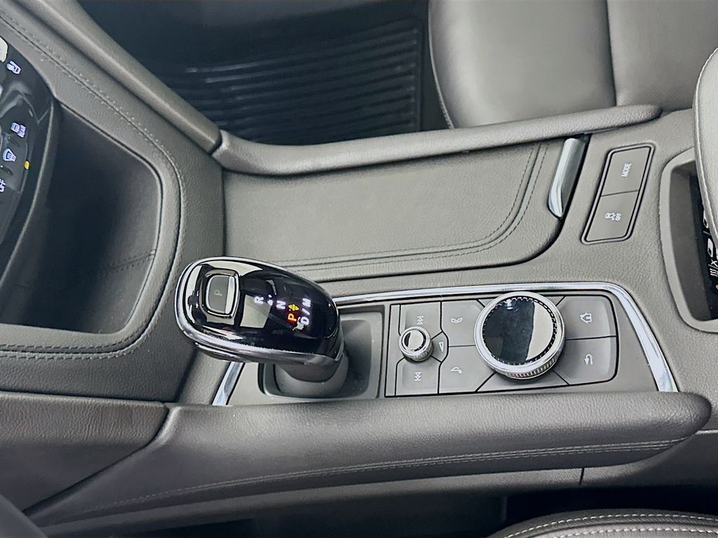 Thumbnail: 2022 Cadillac XT6 - 16