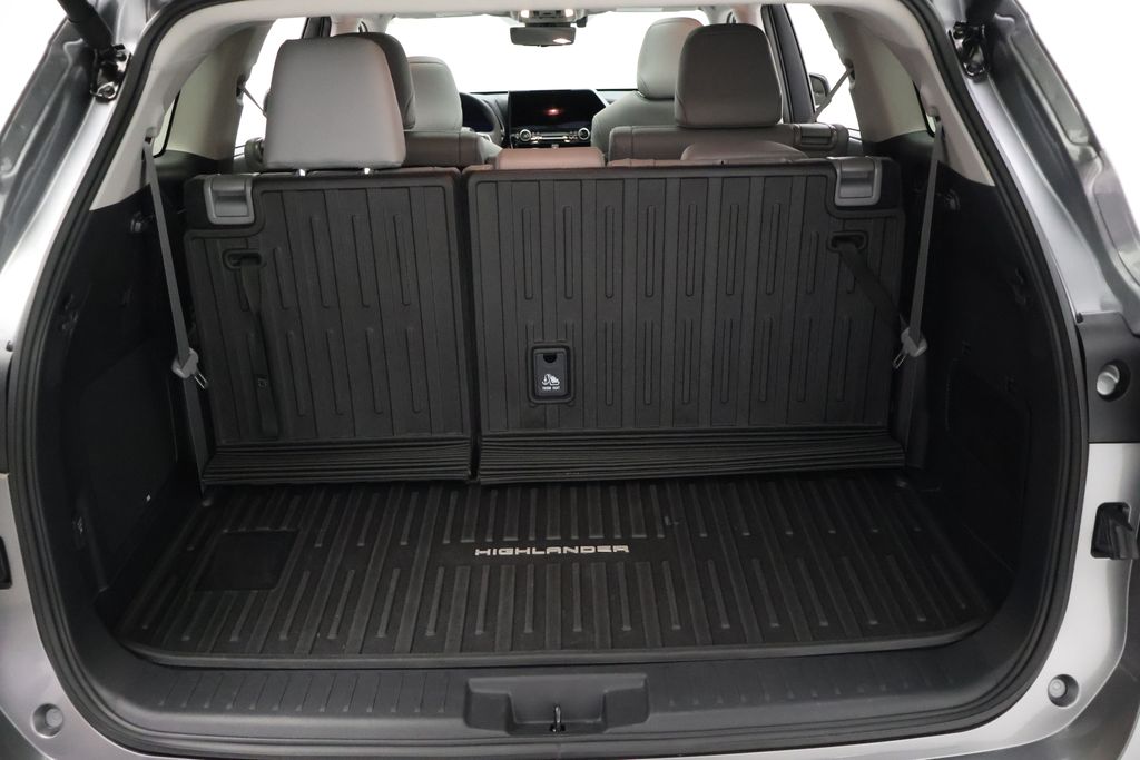 Thumbnail: 2025 Toyota Highlander - 22