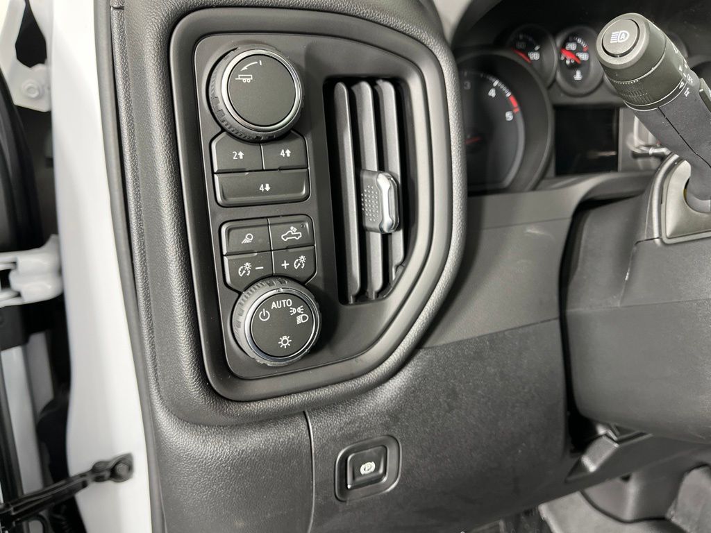 Thumbnail: 2026 Chevrolet Silverado 2500 - 30