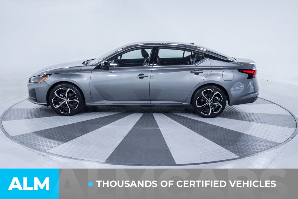 Used 2025 Gray Nissan 2.5 SR image 4