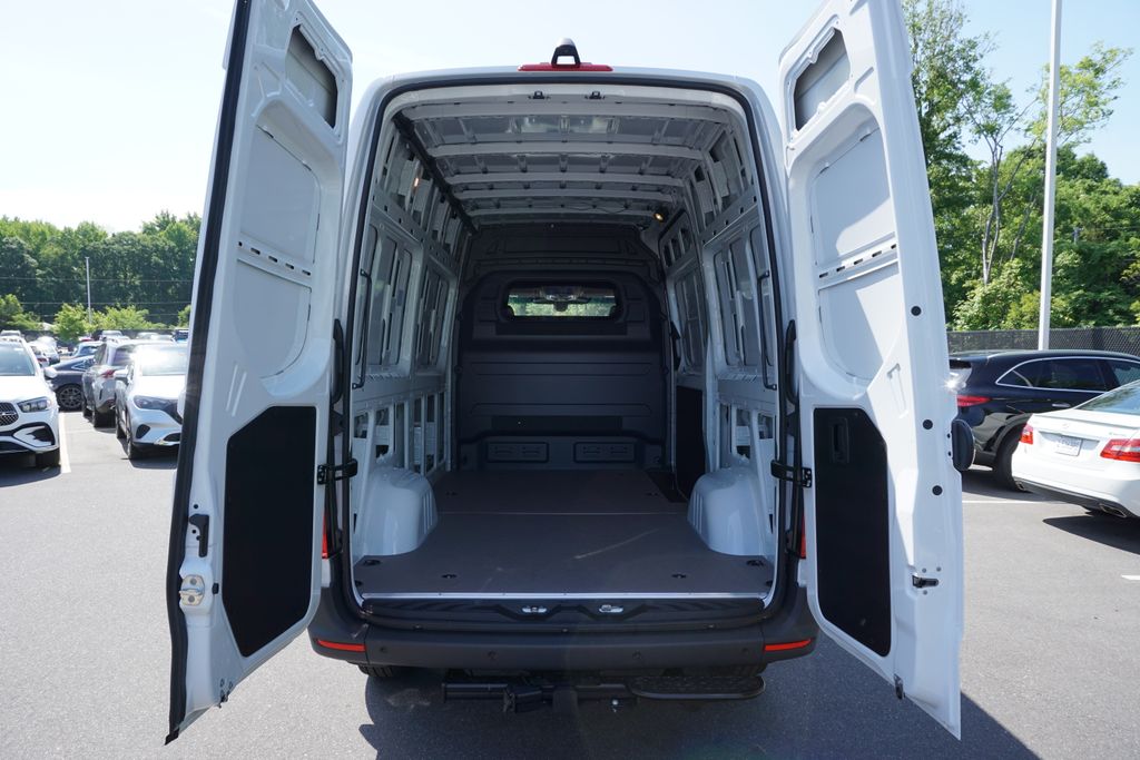 Thumbnail: 2025 Mercedes-Benz Sprinter - 25