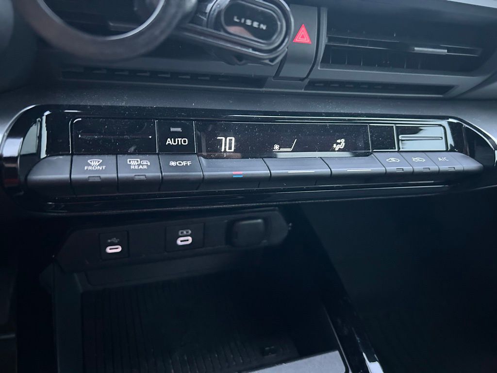 Thumbnail: 2024 Toyota Prius - 25