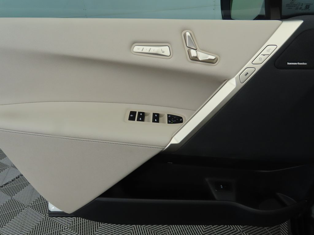 2024 BMW iX xDrive50 24