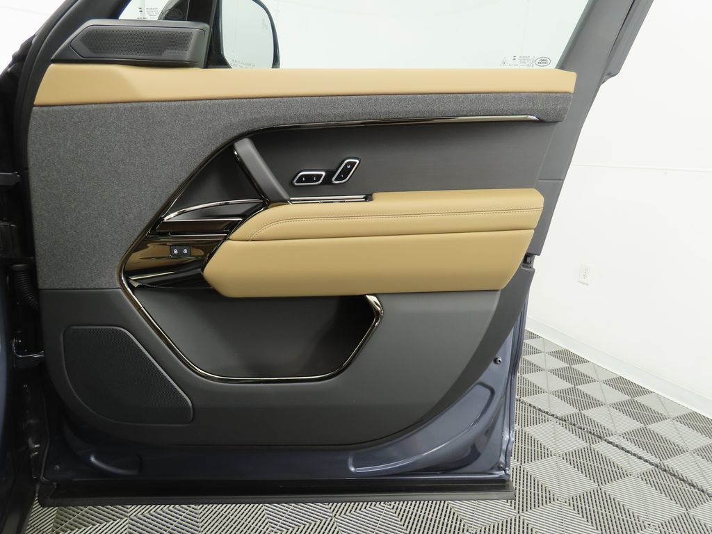 Thumbnail: 2025 Land Rover Range Rover Sport - 26