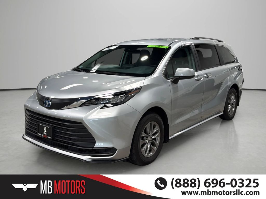 Silver 2024 Toyota Sienna Minivan Front-Wheel Drive Continuously Variable Transmission