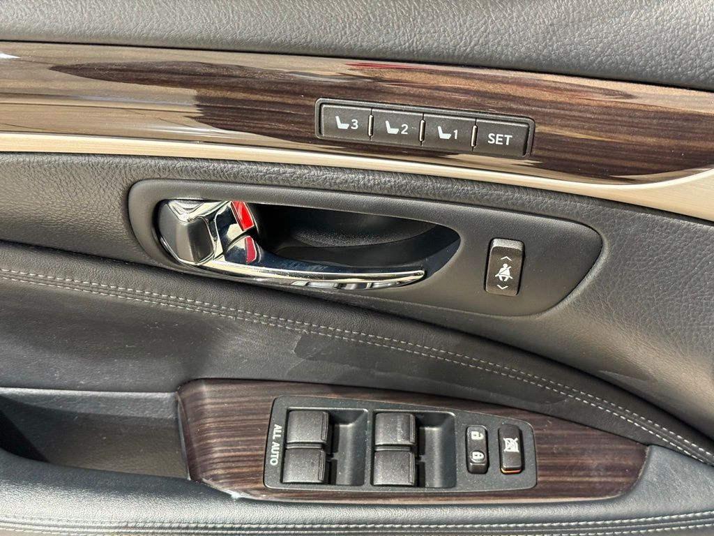 Thumbnail: 2014 Lexus LS - 15