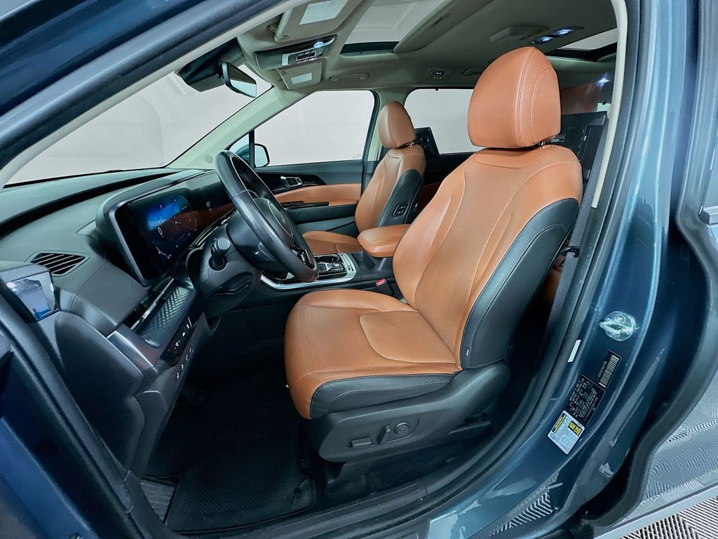 Thumbnail: 2022 Kia Carnival - 21