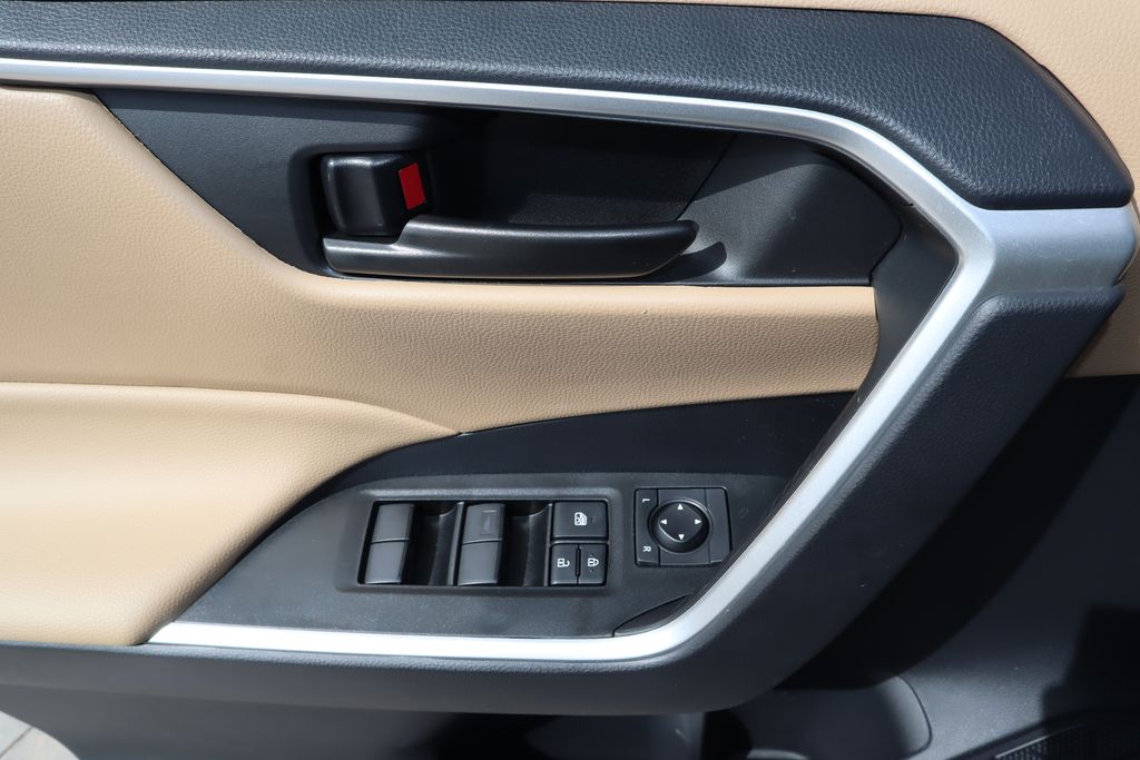2025 Toyota RAV4 LE 22