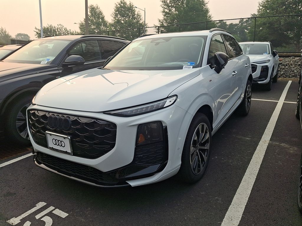 Thumbnail: 2026 Audi Q3 - 1