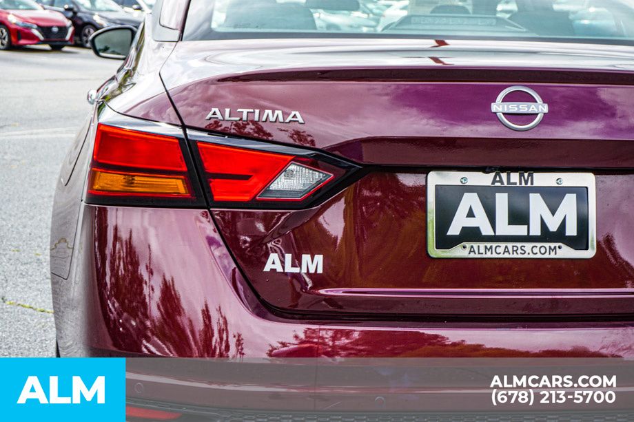 Used 2025 Red Nissan 2.5 SV image 13