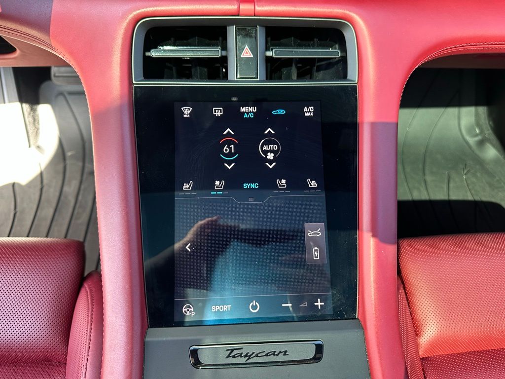 Thumbnail: 2022 Porsche Taycan - 23