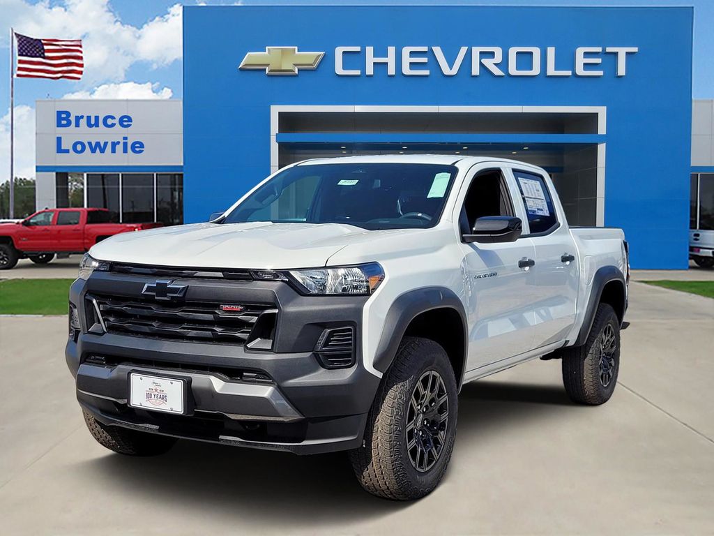 Summit White 2026 Chevrolet Colorado Trail Boss Crew Cab 4WD Pickup Truck Four-Wheel Drive 8-Speed Automatic