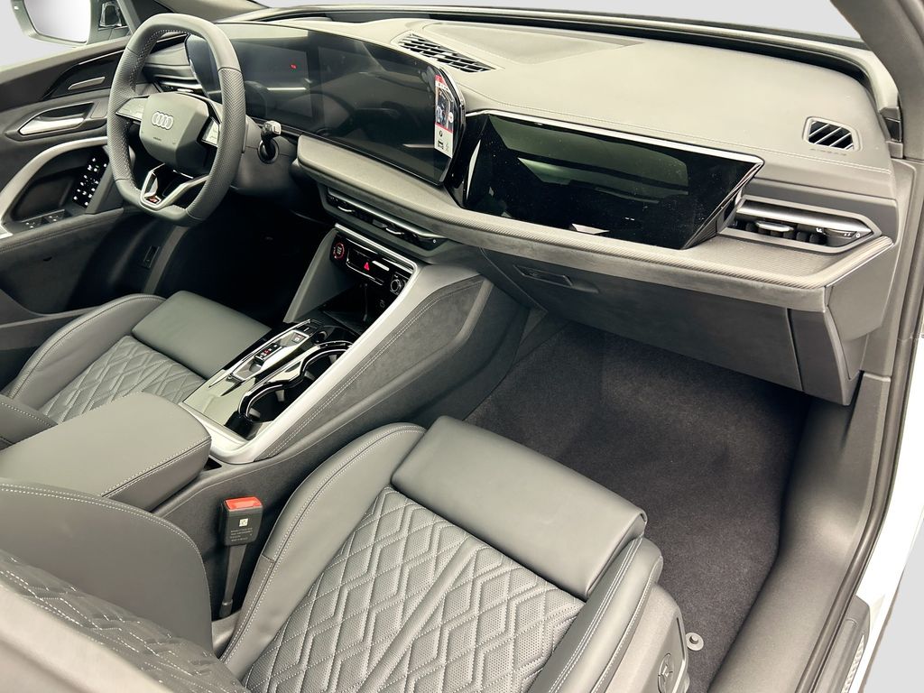 Thumbnail: 2025 Audi SQ5 - 16