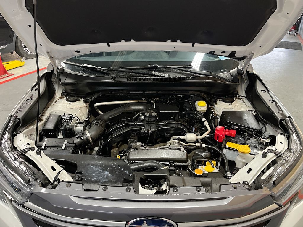 Used 2025 Crystal White Pearl Subaru Touring image 32