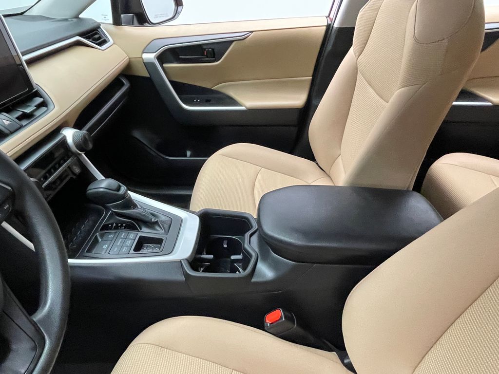 Thumbnail: 2023 Toyota RAV4 - 21