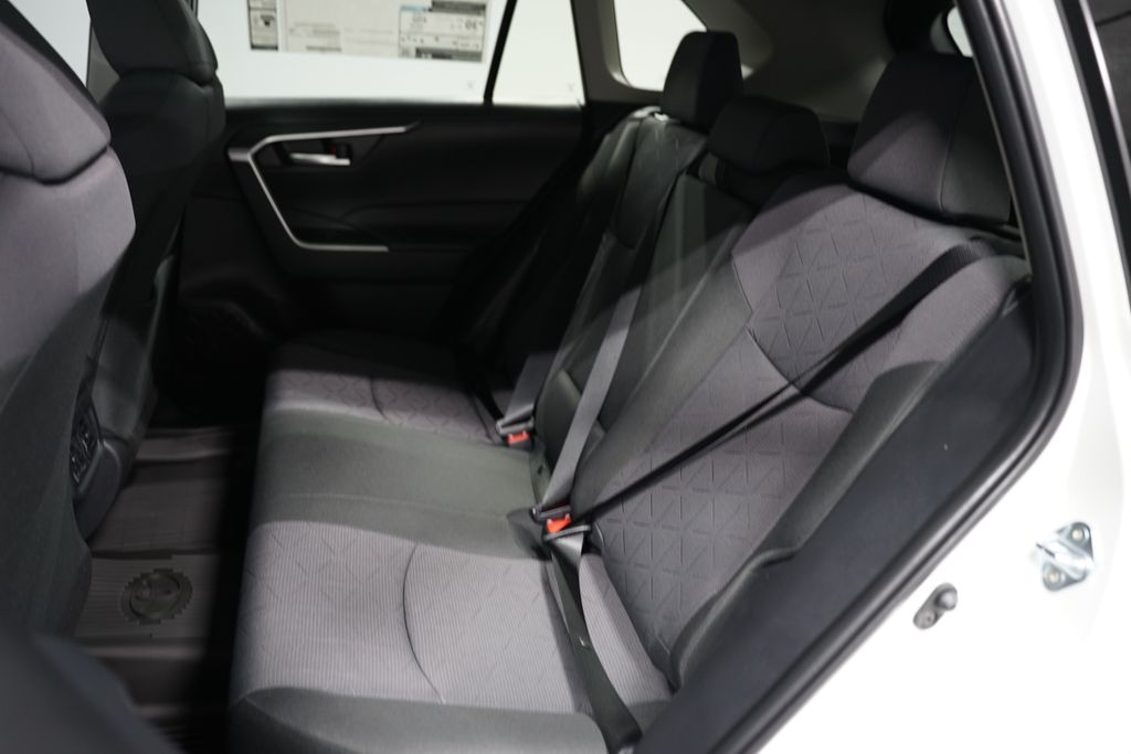 2025 Toyota RAV4 XLE 29