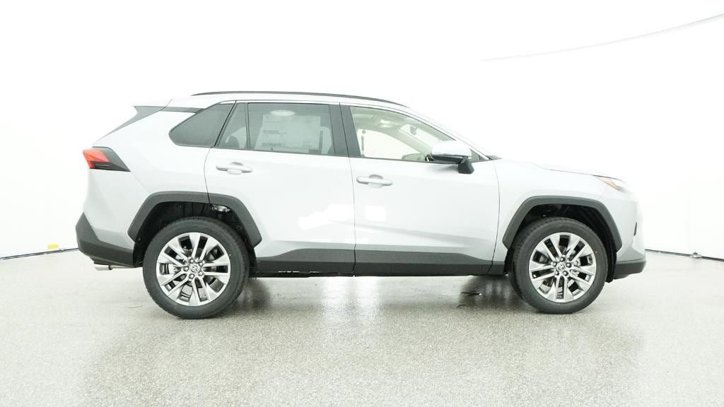 Thumbnail: 2025 Toyota RAV4 - 31