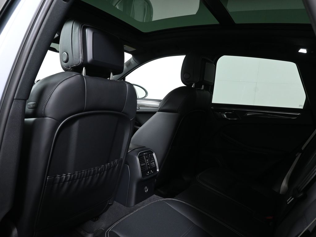 Thumbnail: 2026 Porsche Macan - 8