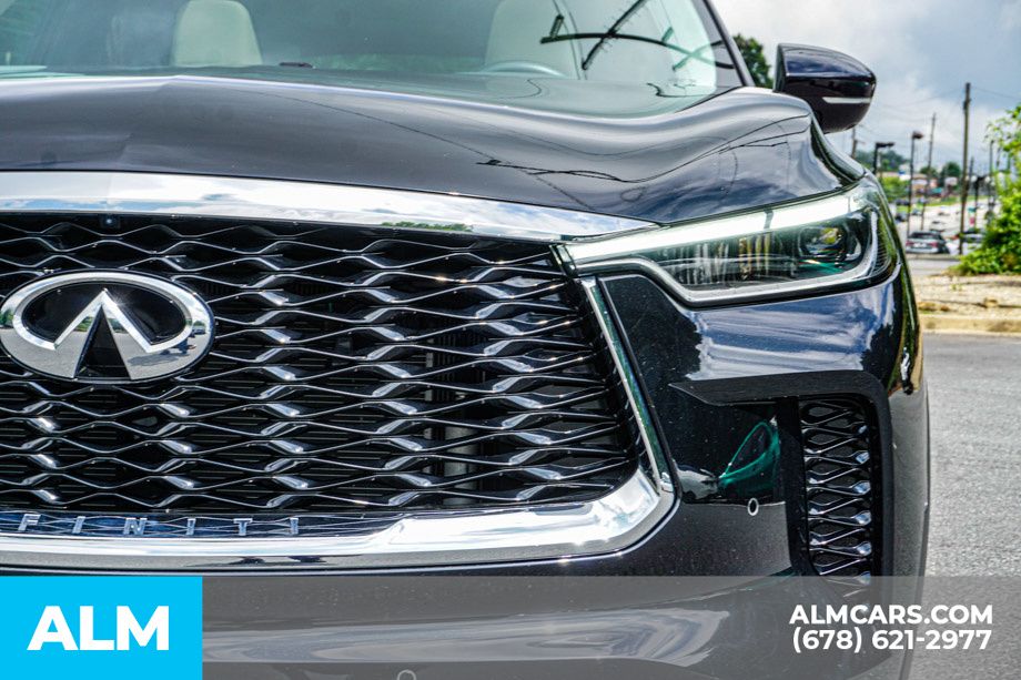 Used 2022 Black INFINITI LUXE image 12