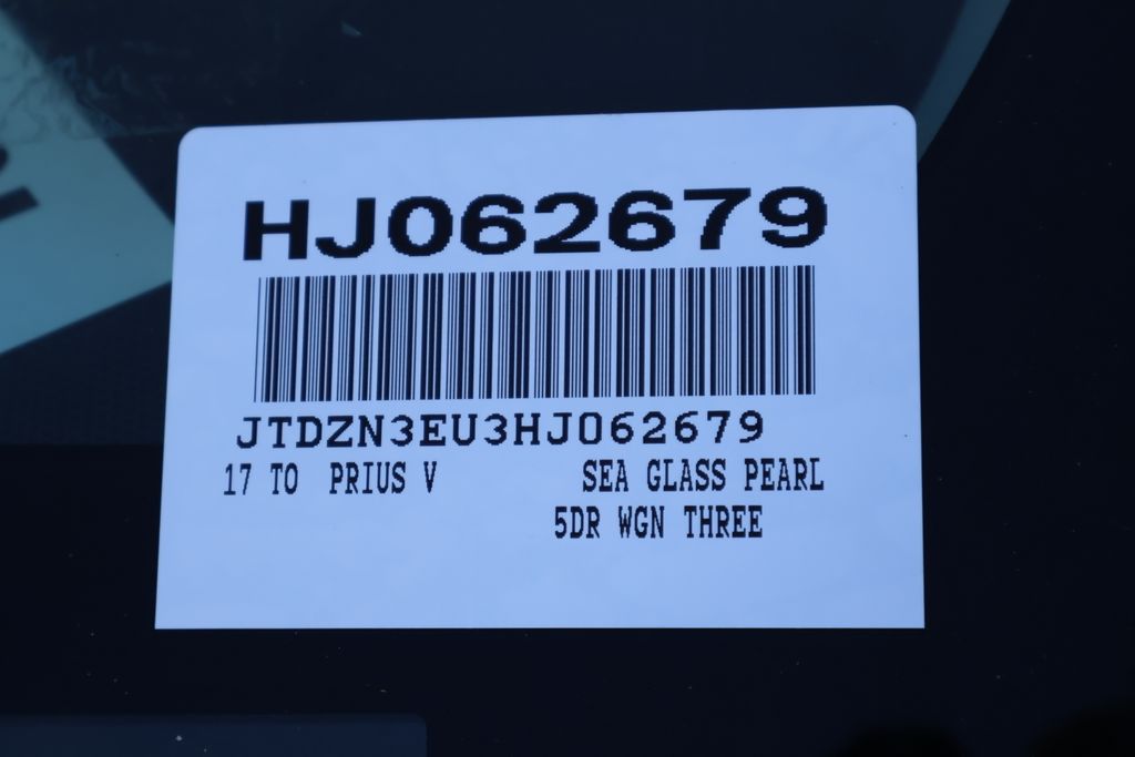 Thumbnail: 2017 Toyota Prius v - 7
