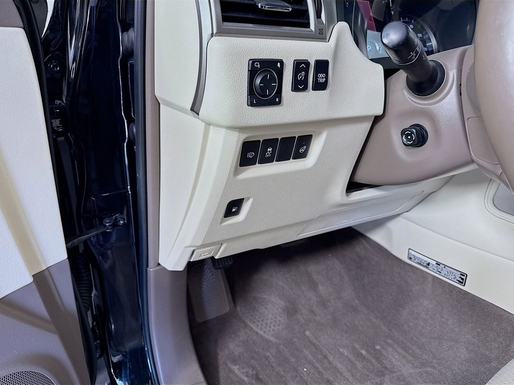 Thumbnail: 2016 Lexus GX - 10