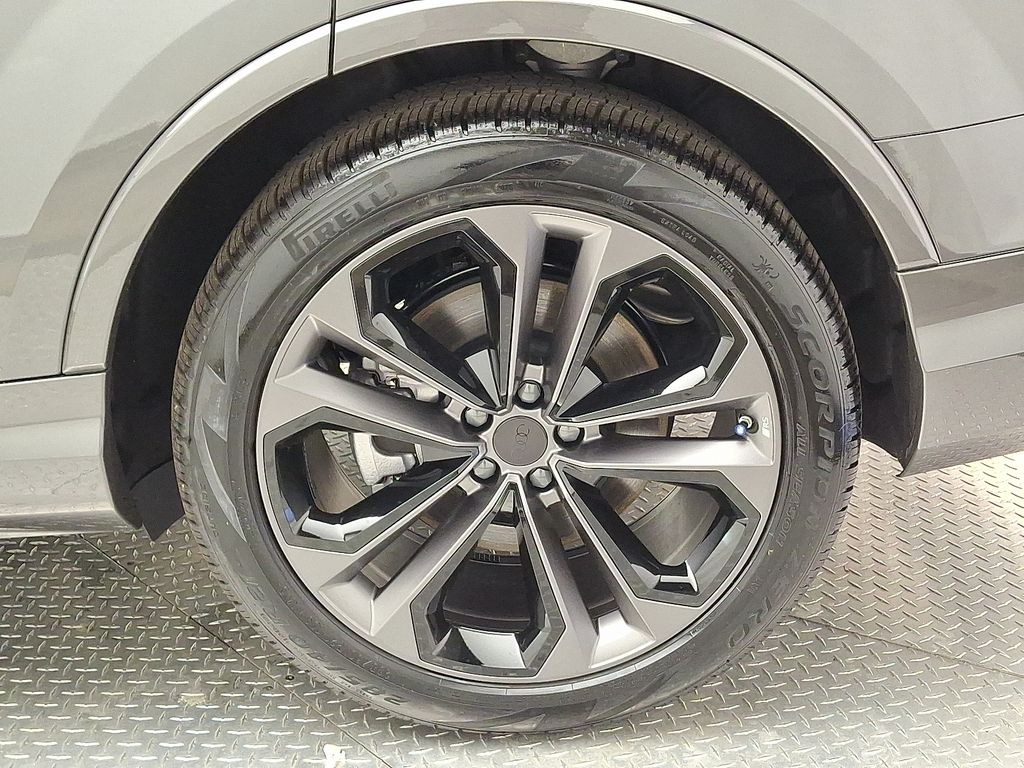 Thumbnail: 2026 Audi Q7 - 5