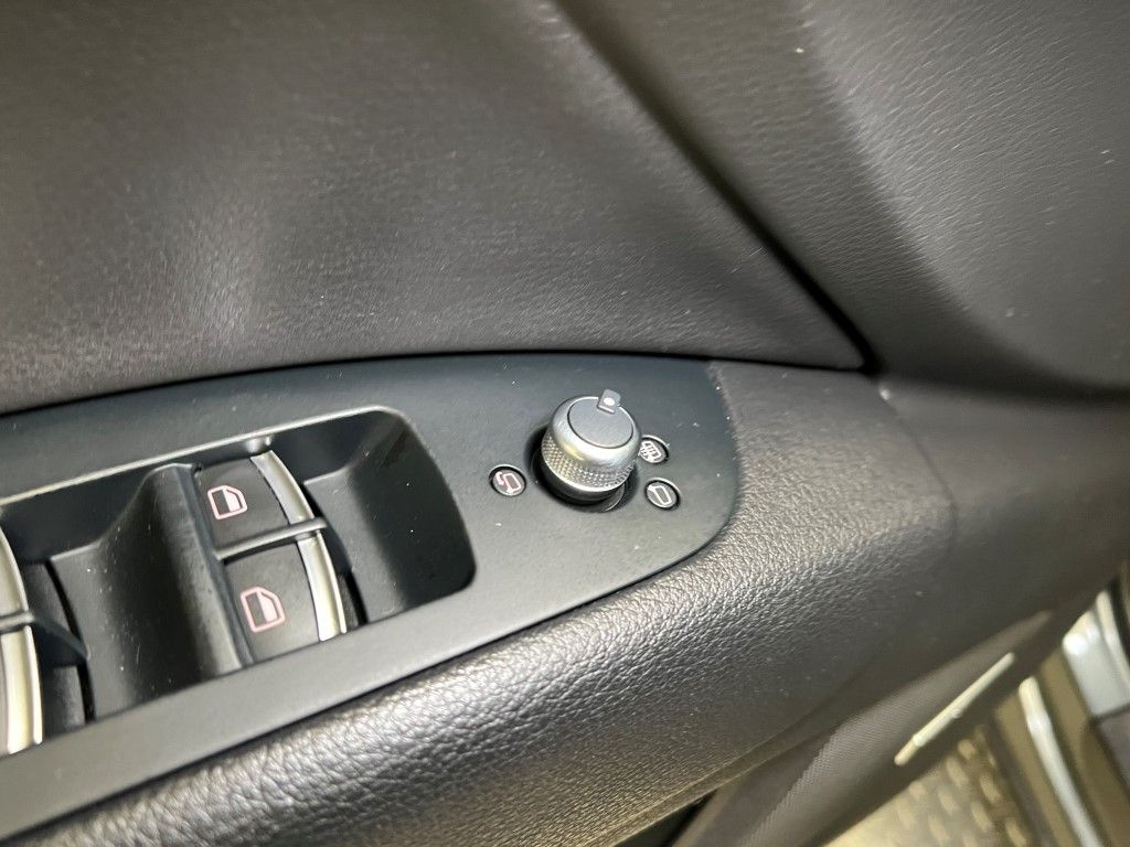 Thumbnail: 2015 Audi Q7 - 26