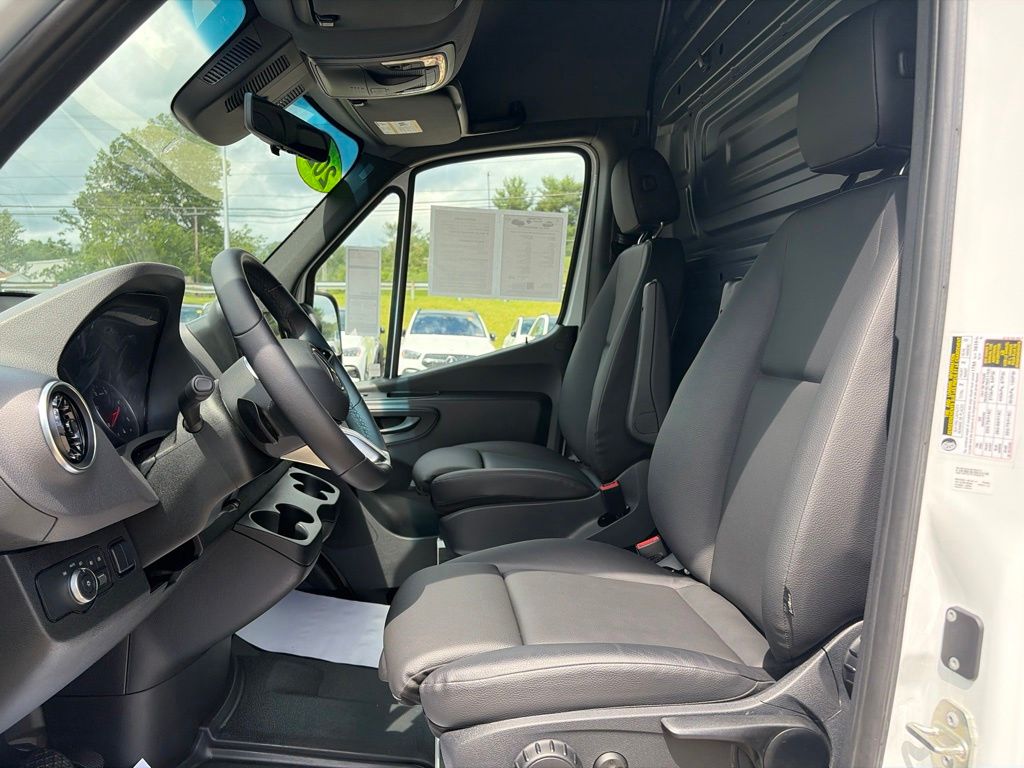 Used 2025 White Mercedes-Benz Cargo 170 WB image 9