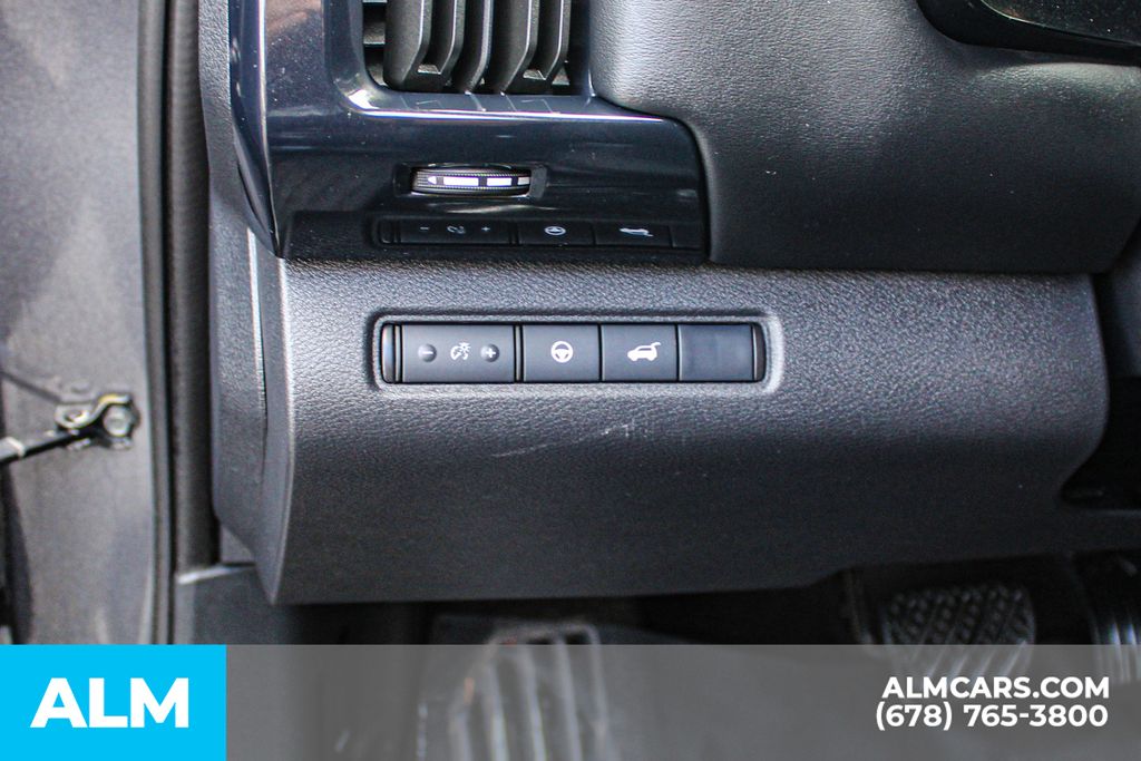 Used 2025 Gray Nissan SV image 32