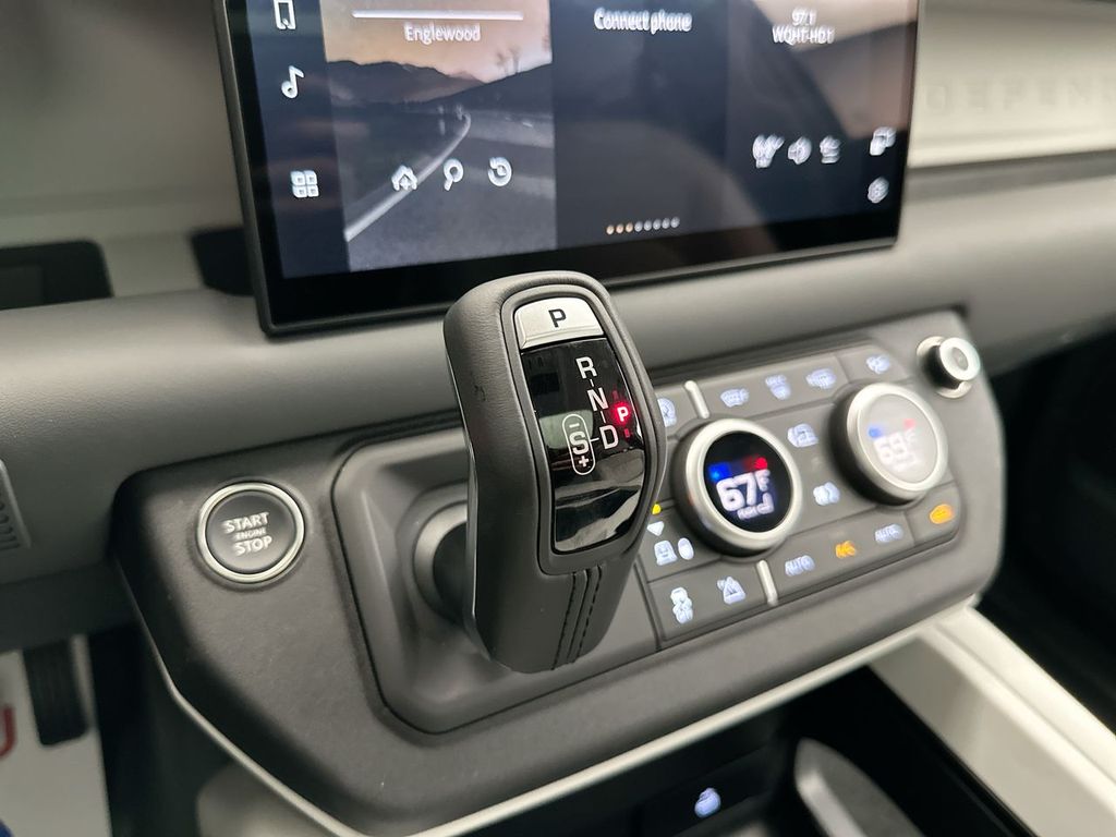 Thumbnail: 2025 Land Rover Defender - 17