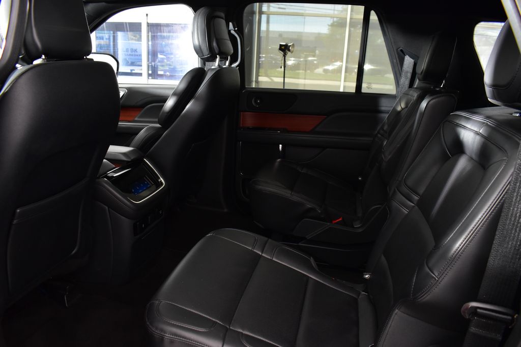 Thumbnail: 2024 Lincoln Navigator L - 31