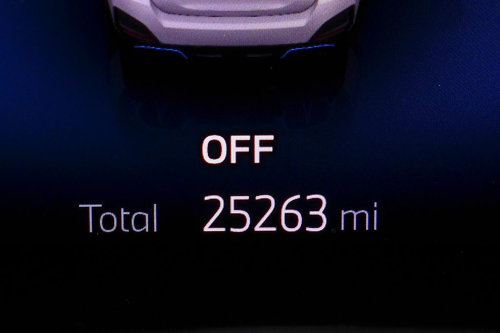 Thumbnail: 2023 BMW i4 - 32