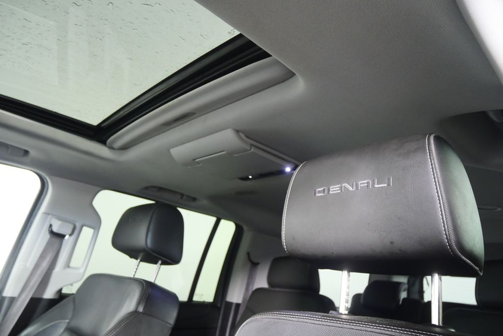 2017 GMC Yukon XL Denali 11