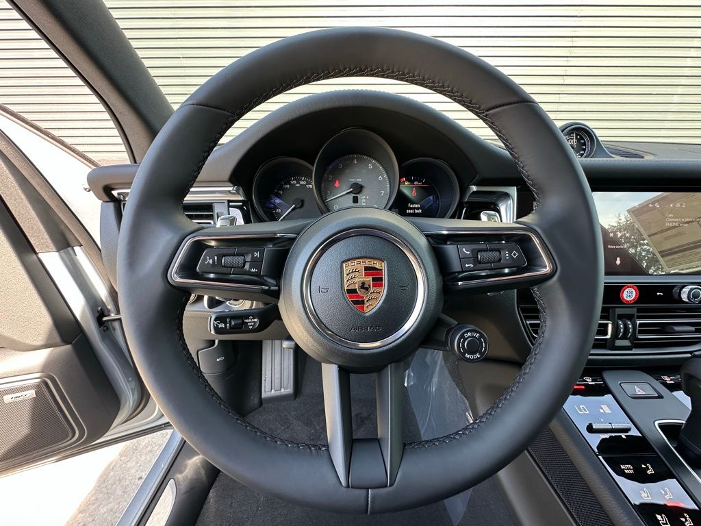 Thumbnail: 2026 Porsche Macan - 20