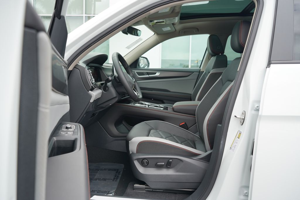 2025 Volkswagen Atlas Peak Edition SE 6