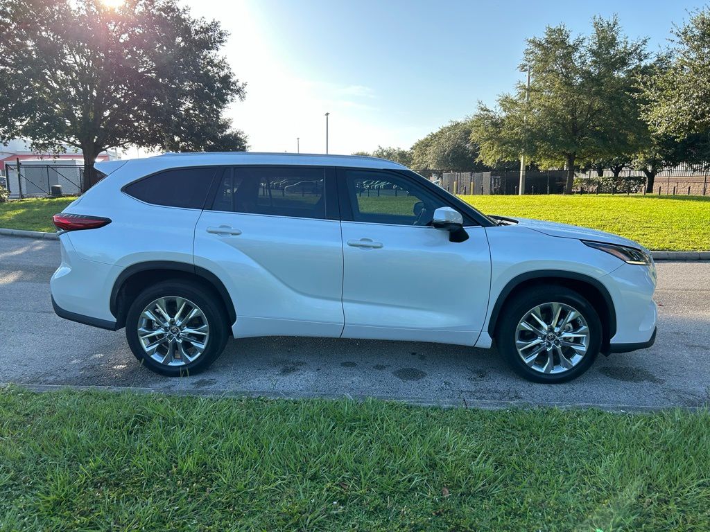 Thumbnail: 2023 Toyota Highlander - 6