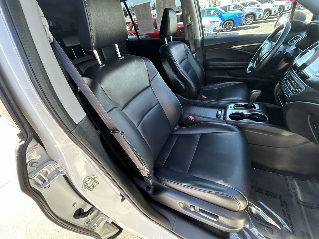 Thumbnail: 2017 Honda Pilot - 26