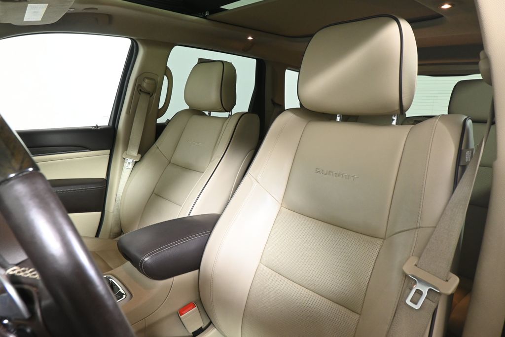 Thumbnail: 2020 Jeep Grand Cherokee - 16