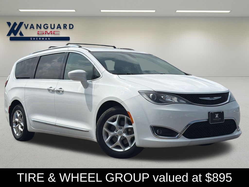 Bright White Clearcoat 2017 Chrysler Pacifica Minivan Front-Wheel Drive 9-Speed Automatic