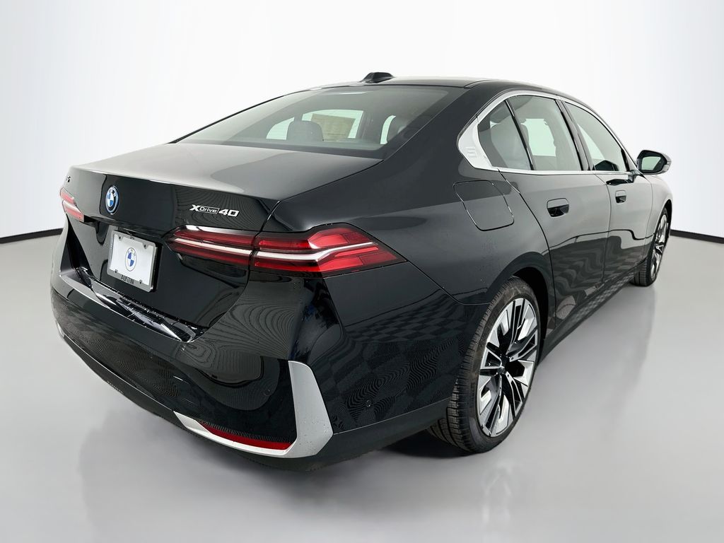 Thumbnail: 2026 BMW i5 - 5