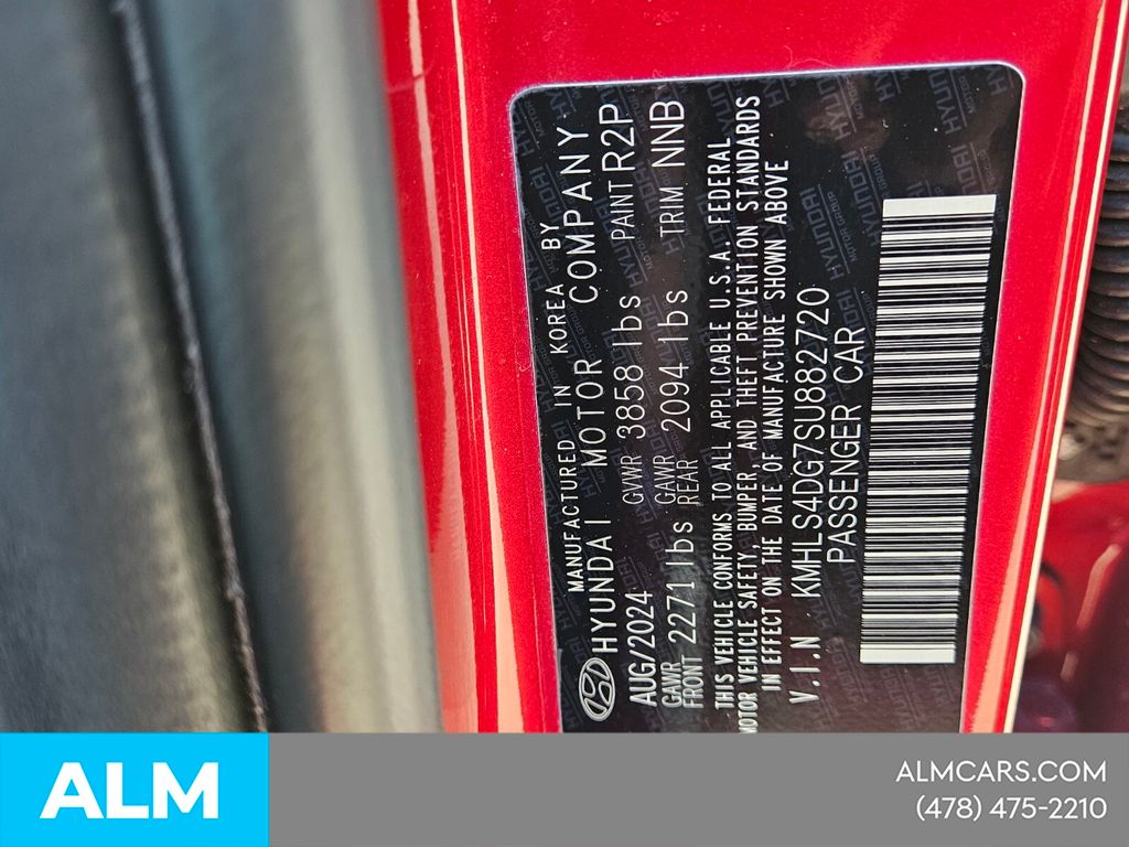 Used 2025 Red Hyundai SEL Convenience image 7