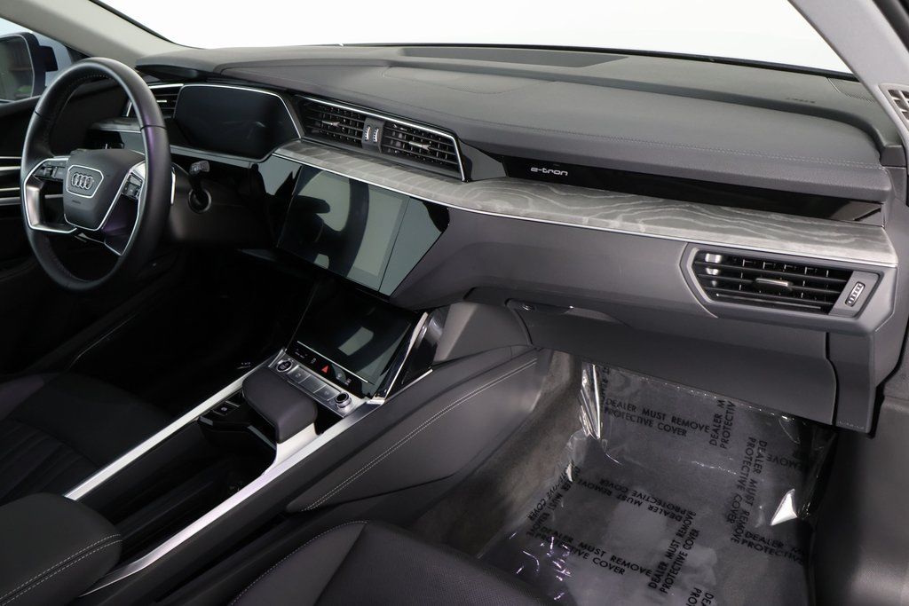 Thumbnail: 2024 Audi Q8 e-tron - 9