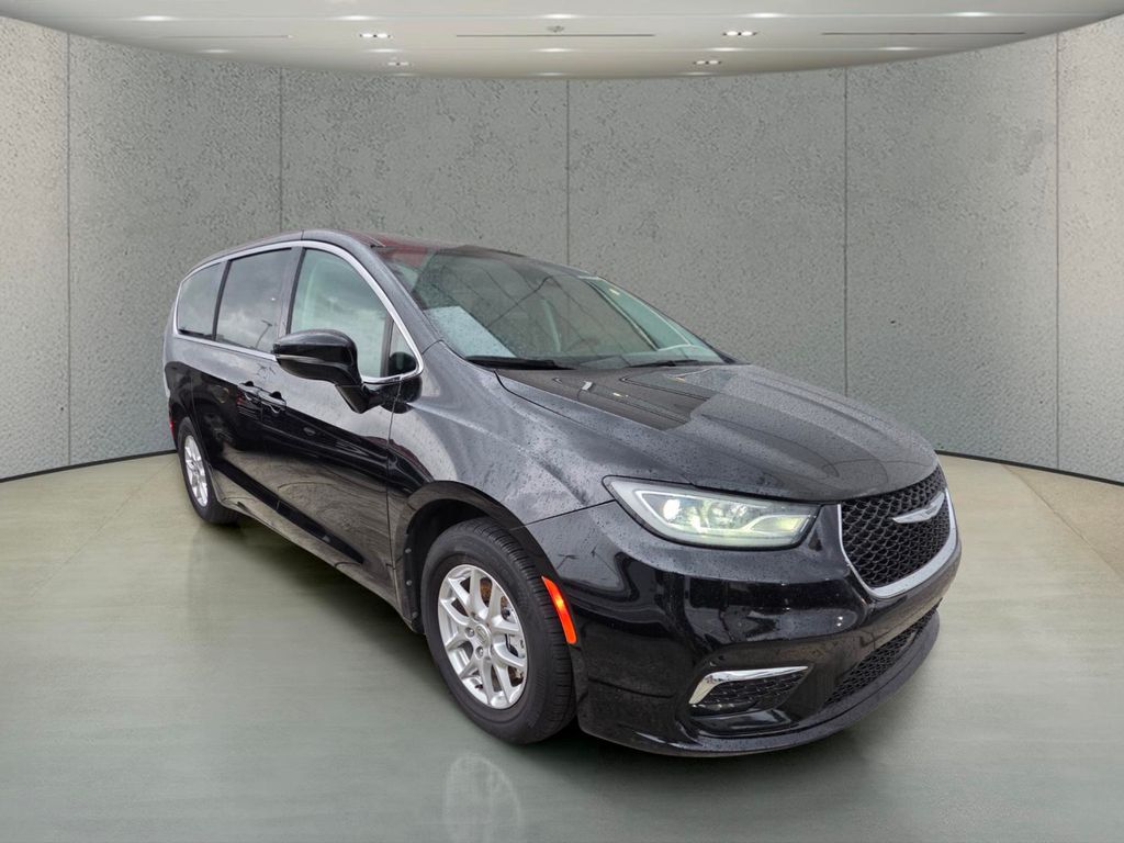 Used 2024 Chrysler Pacifica Van