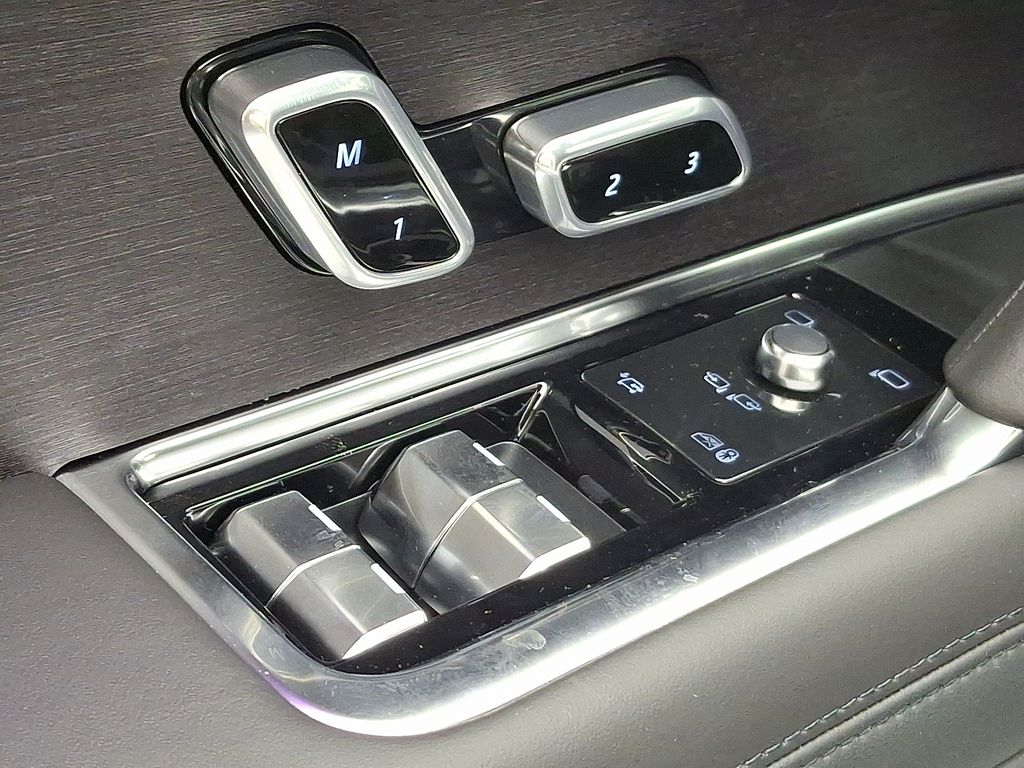 Thumbnail: 2025 Land Rover Range Rover - 19