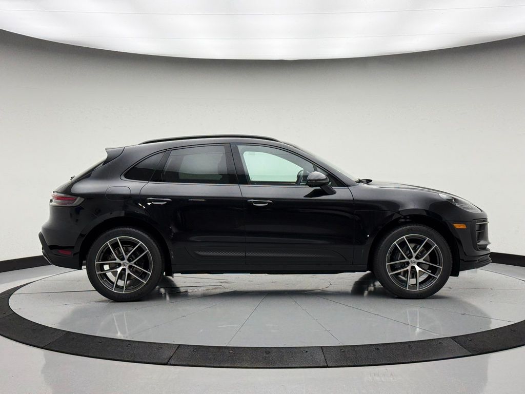 Thumbnail: 2026 Porsche Macan - 10