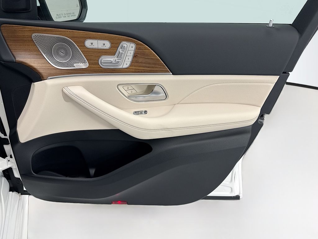 Thumbnail: 2026 Mercedes-Benz GLE - 24